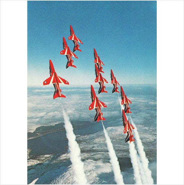 Foto Aircraft postcard red arrows aerobatic team hawk trainer raf cfs leeming