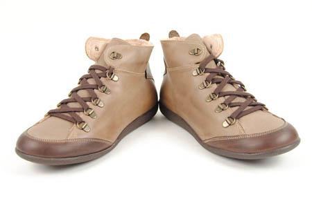 Foto bota marrón y taupe con cordones