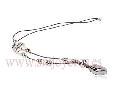 Foto Collar de bisutería con piel, perlas y metal. (Collar de bisut 3072417