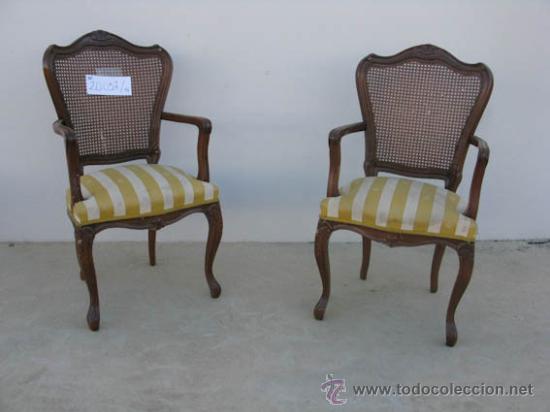 Foto conjunto de 2 sillones de madera de haya estilo clásico, hechos d