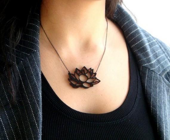Foto contemporneo flor de loto collar