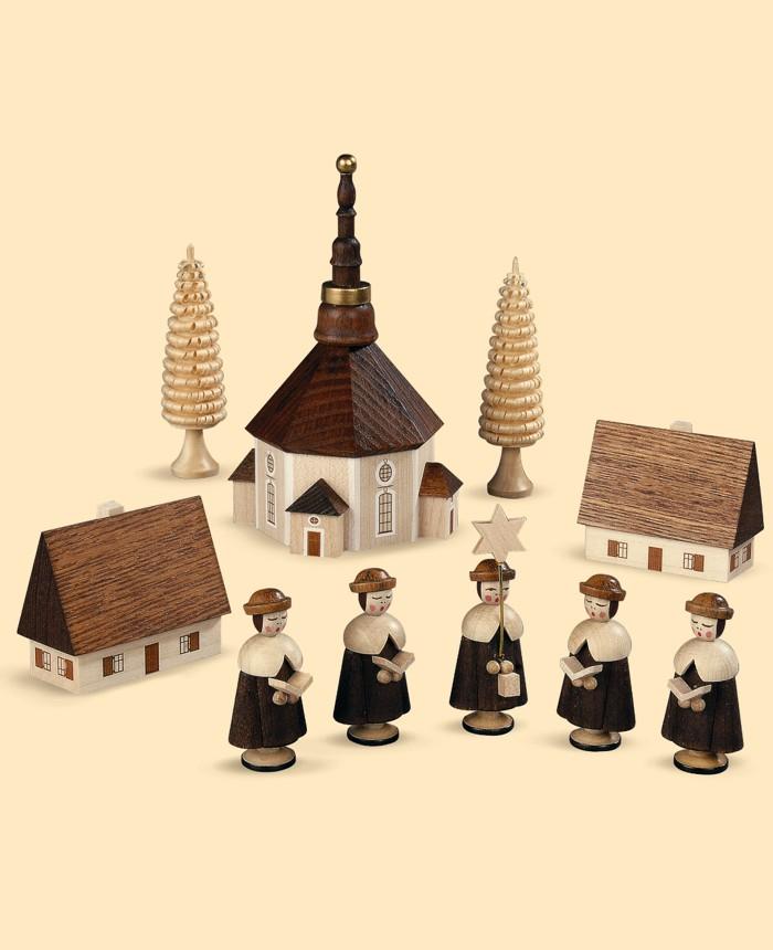 Foto Figuras iglesia de Seiffen y cantantes de villancicos, 12 cm. de alto, natural, original de los Montes Metálicos (Erzgebirge) hecho por la empresa Müller del pueblo de Seiffen