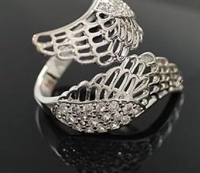Foto generoso anillo de plata anillo