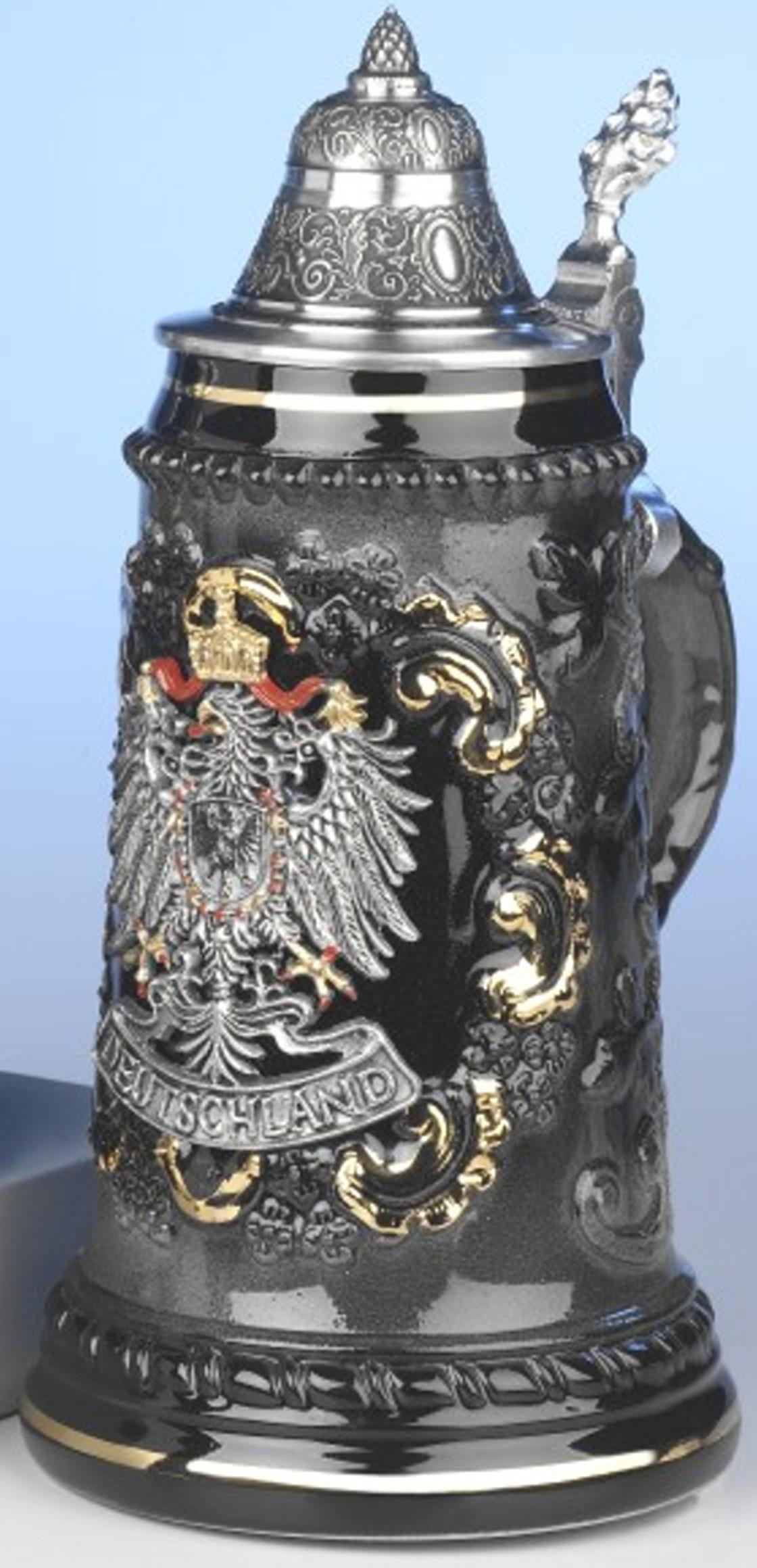 Foto Jarra de cerveza alemana alemana con águila de estaño, jarra 0,5 litros