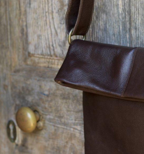 Foto Nkuku Prisha Fold Over Leather Bag (Dark Brown)