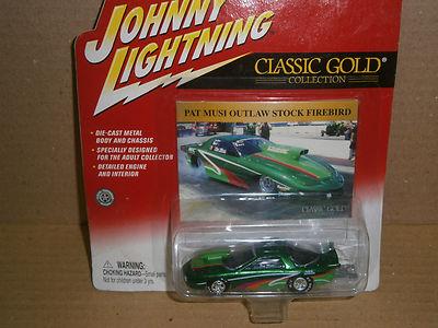 Foto Pat Musi Outlaw Stock Firebird, Classic Gold Collection. Johnny Lighting 1/64