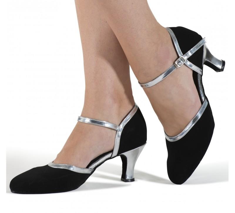 Foto Zapato de baile de salón abierto negro con filo plateado.