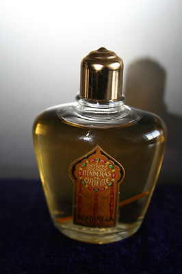 Foto Antigua Botella De Perfume Tocador Maderas De Oriente De Myrurgia. Vintage foto 941113