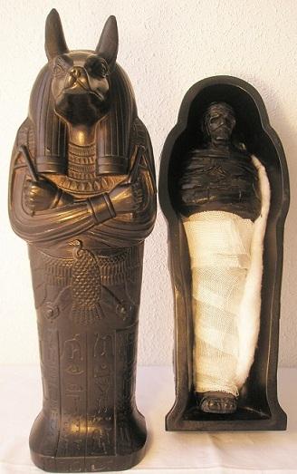 Foto Anubis, dios egipcio -chacal- sarcofago -grande- foto 105001