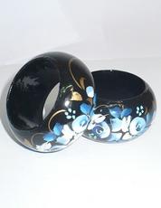 Foto artesania rusa, anillos pintados de madera para las servilletas, color negro foto 60870