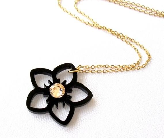 Foto collar negro de la flor con swarovski foto 233514