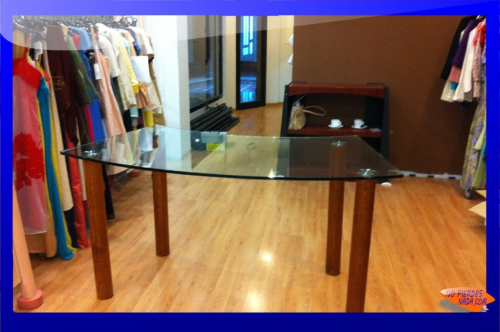 Foto Comprar Mesa de diseño de cristal para tienda de segunda mano foto 216046