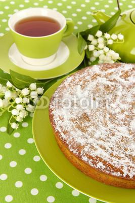 Foto Cuadro con foto profesional: Delicious poppy seed cake with cup of tea on table close-up, del autor Africa Studio en DecoPlast de 90 x 120 cm foto 747184