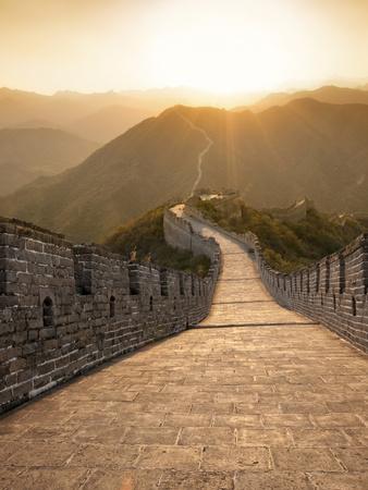Foto Great Wall of China, UNESCO World Heritage Site, Huanghuacheng (Yellow Flower) at Sunset, Ming Dyna, Kimberly Walker - Laminas foto 430227