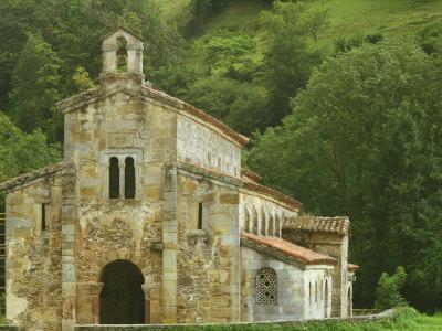 Foto Lámina fotográfica 9th Century Church of San Salvador at Valdedios Near Villaviciosa, Costa Verde, Asturias, Spain de Hughes David, 61x46 in. foto 901665