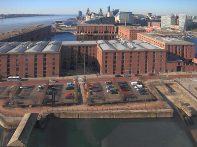 Foto Lámina fotográfica Albert Dock and Mersey Skyline from Big Wheel, Liverpool, Merseyside, England, UK, Europe de Rolf Richardson, 61x46 in. foto 638473