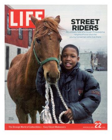 Foto Lámina fotográfica Dante at Fletcher Street Stables where Philadelphia's Inner City Kids Ride Horses, April 22, 2005 de Martha Camarillo, 25x20 in. foto 713571