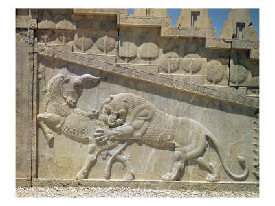 Foto Lámina giclée Lion Fighting a Bull, Relief on the East Staircase of the Apadana, Achaemanian Period, c.515 de Achaemenid, 61x46 in. foto 703965