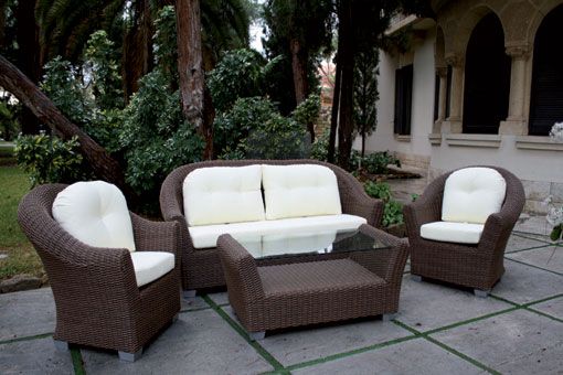 Foto Mobiliario de jardín elegante, de majestic garden. Mesa baja, sofá tres plazas y dos sillones. foto 212211