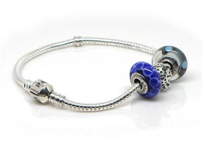 Foto Silver Pandora bracelet with 1 designed silver and 2 colored beads PMB010 foto 137744