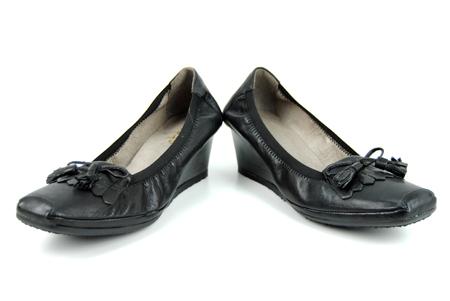 Foto zapato de piel negra con flecos y lazo foto 681809